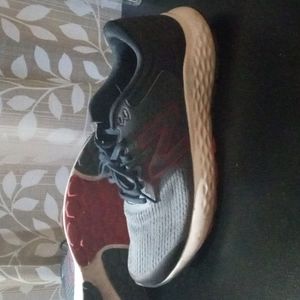 NEW BALANCE USED SIZE 10. EXCELLENT CONDITION EXTERIOR.